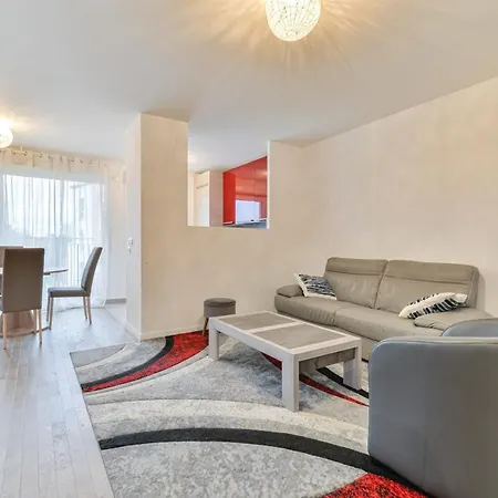 Spacious With Terrace And Parking Apartment