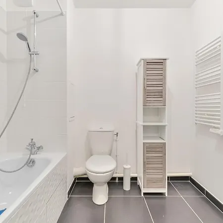 Spacious With Terrace And Parking